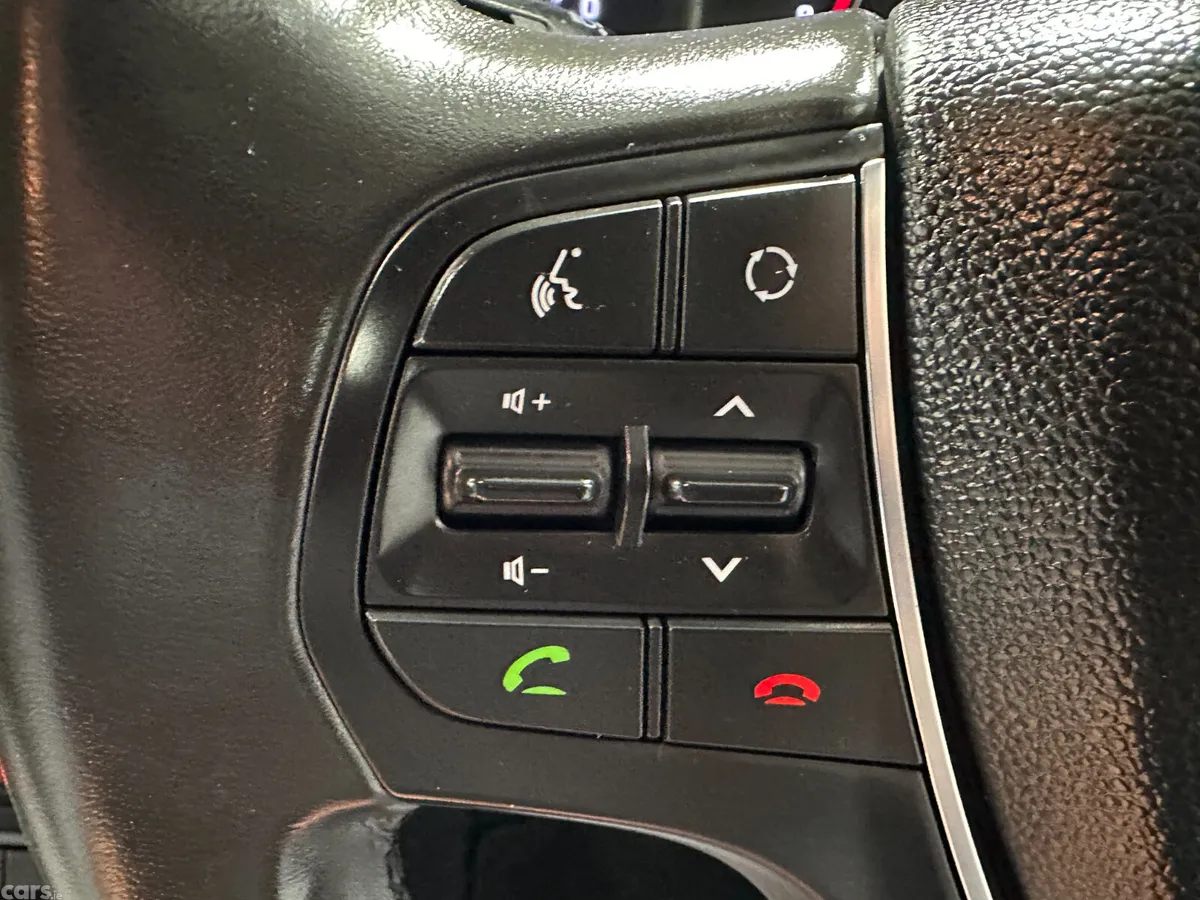 Hyundai i20 Hatchback, Petrol, 2016, Red