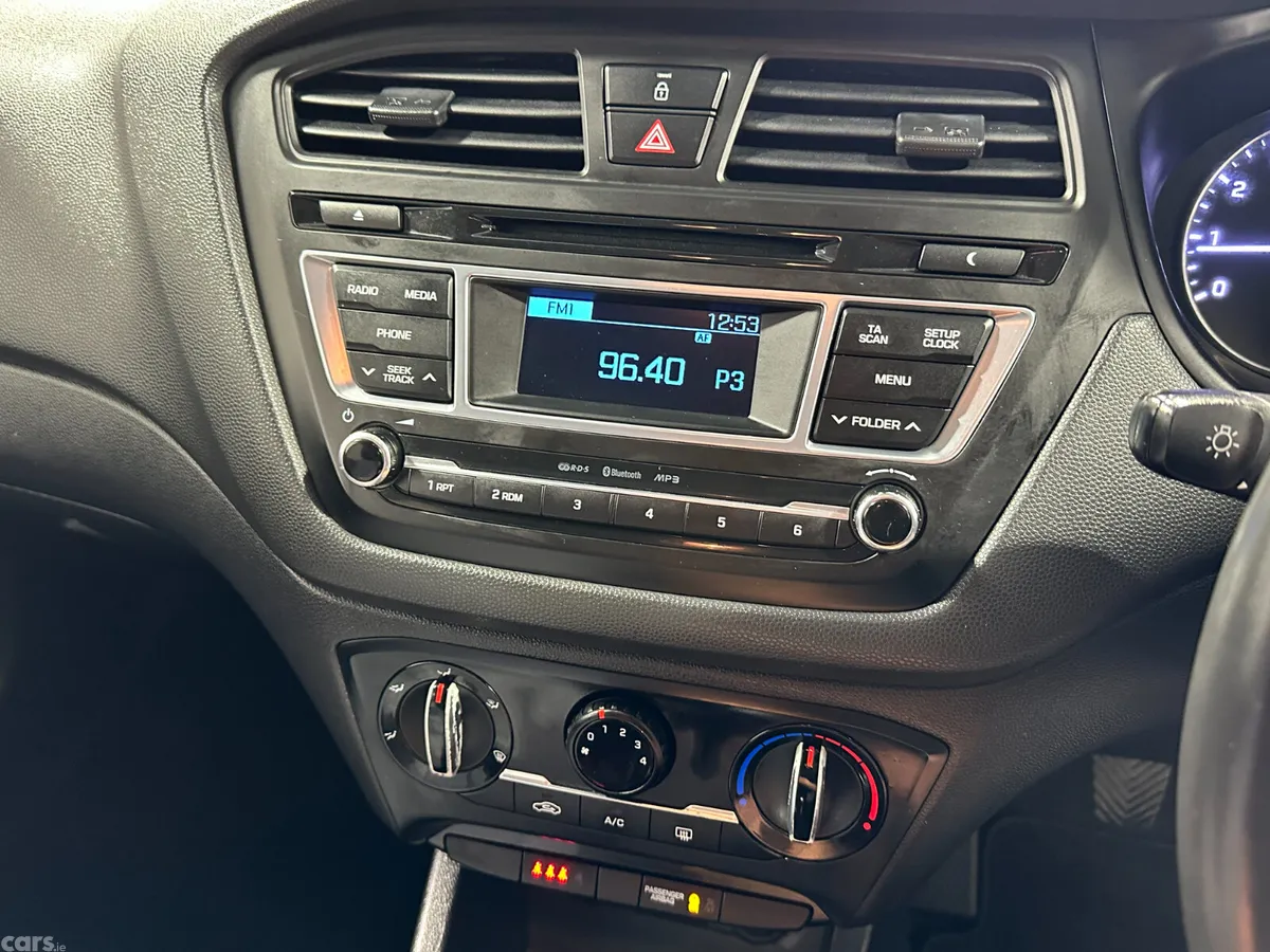 Hyundai i20 Hatchback, Petrol, 2016, Red