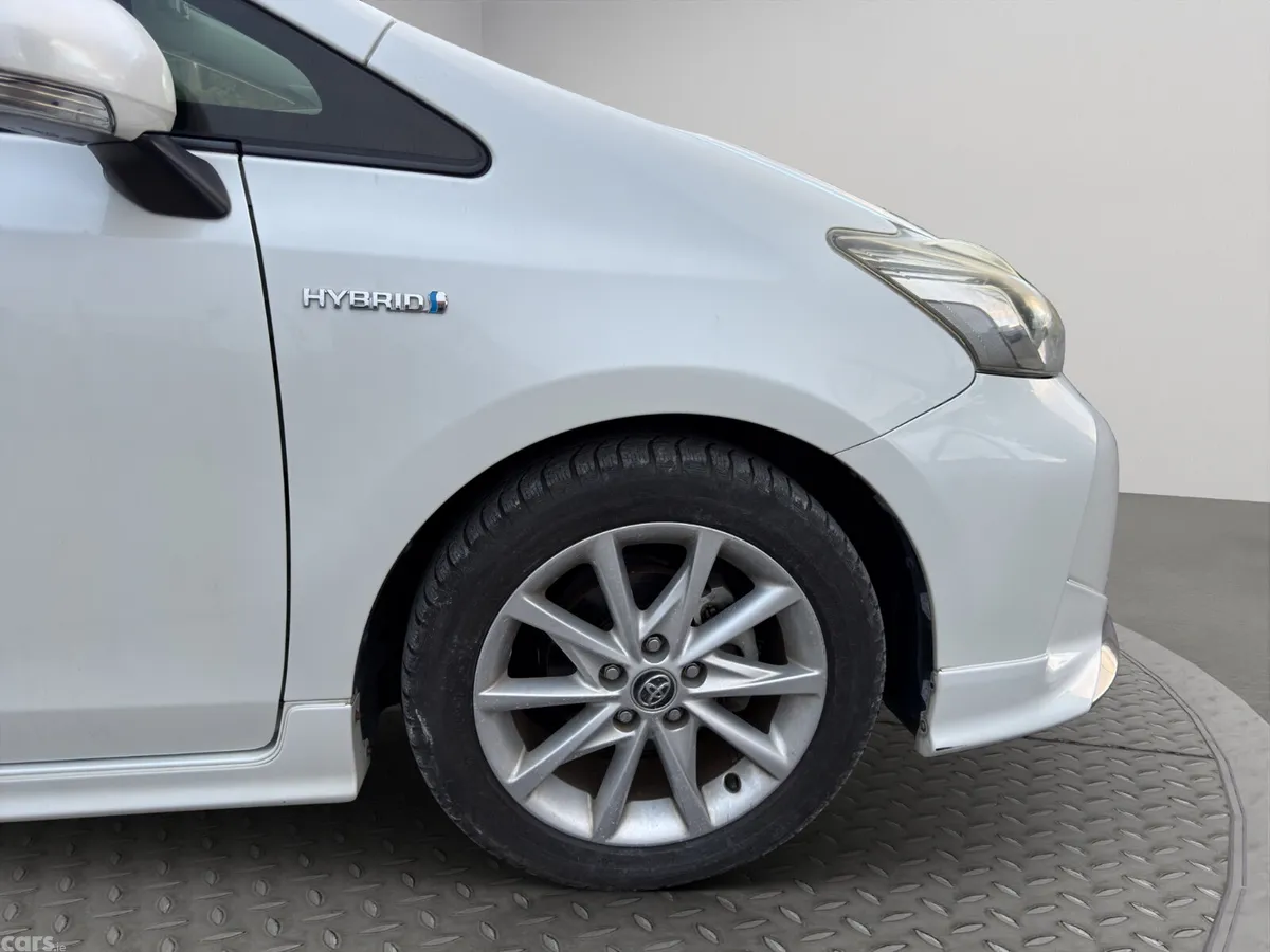 Toyota Prius MPV, Petrol Hybrid, 2016, White