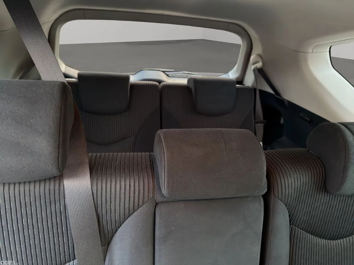 Toyota Prius MPV, Petrol Hybrid, 2016, White