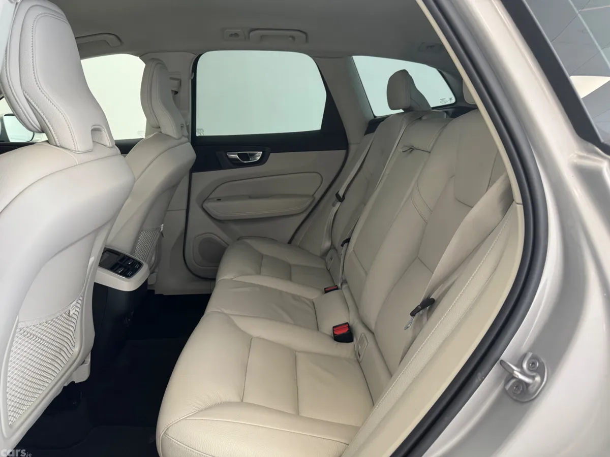 Volvo XC60 SUV, Diesel, 2022, Grey