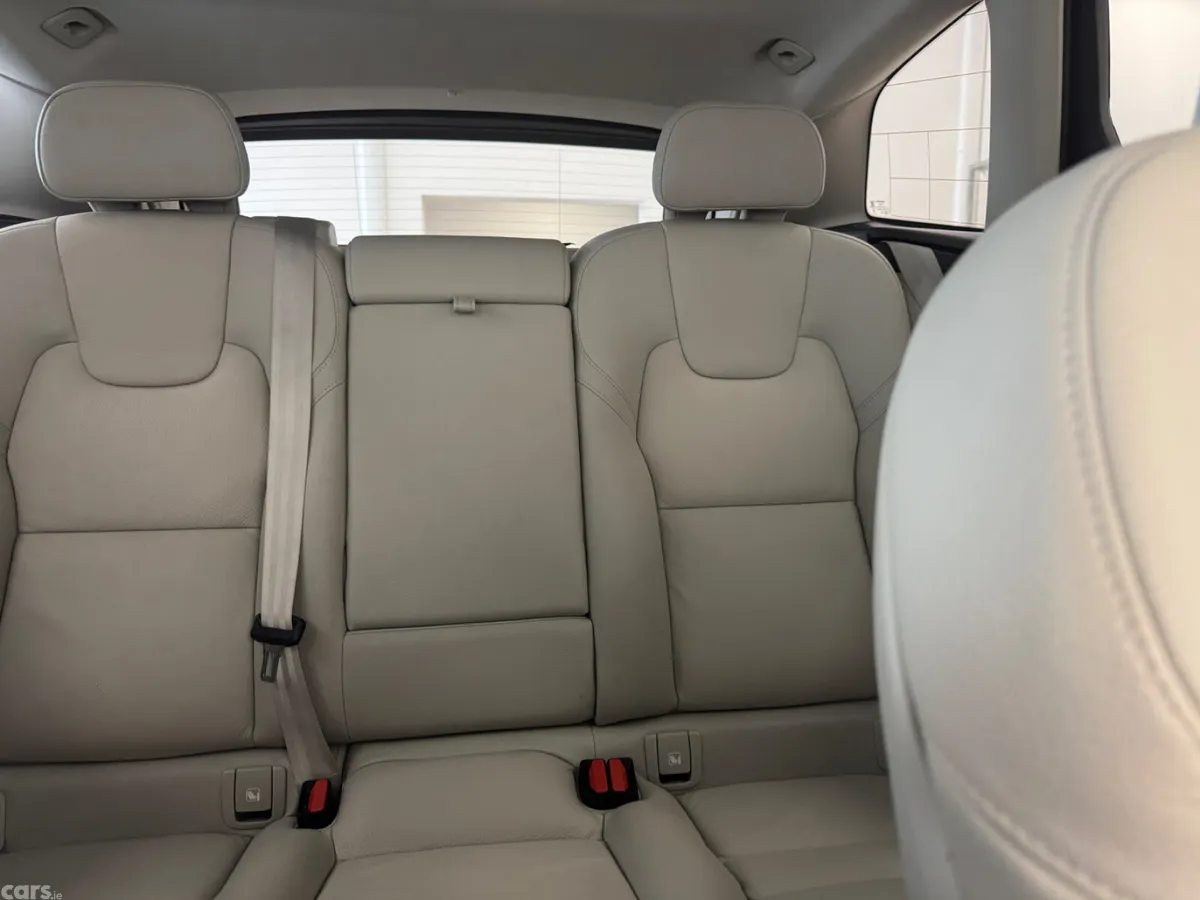 Volvo XC60 SUV, Diesel, 2022, Grey