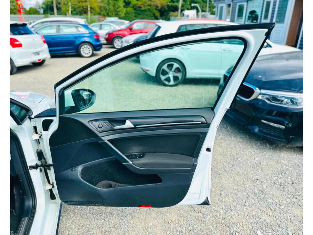Volkswagen Golf Hatchback, Petrol Plug-in Hybrid, 2015, White