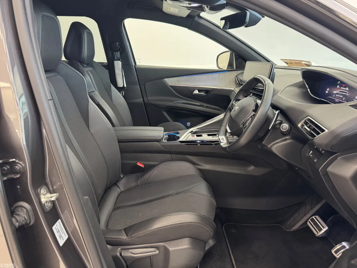 Peugeot 5008 MPV, Petrol Hybrid, 2024, Grey