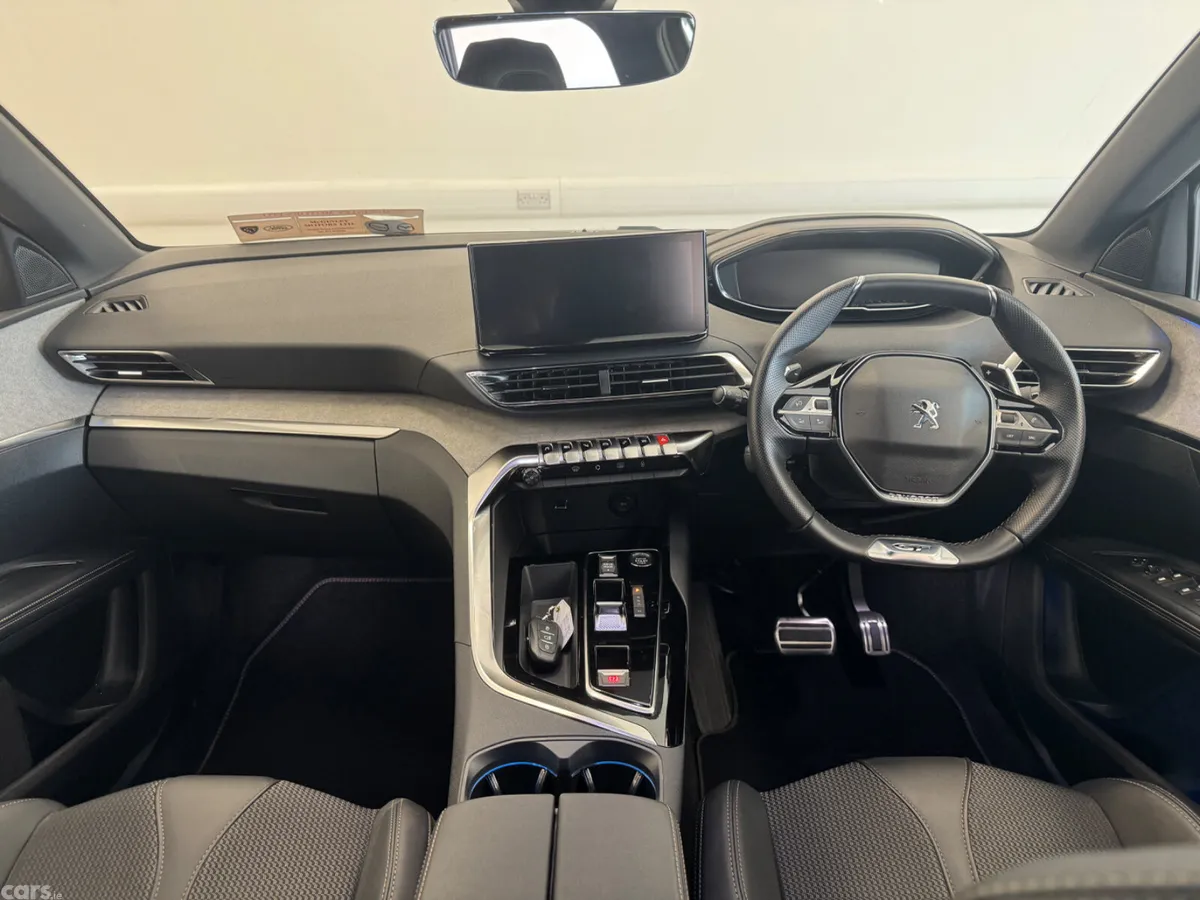 Peugeot 5008 MPV, Petrol Hybrid, 2024, Grey