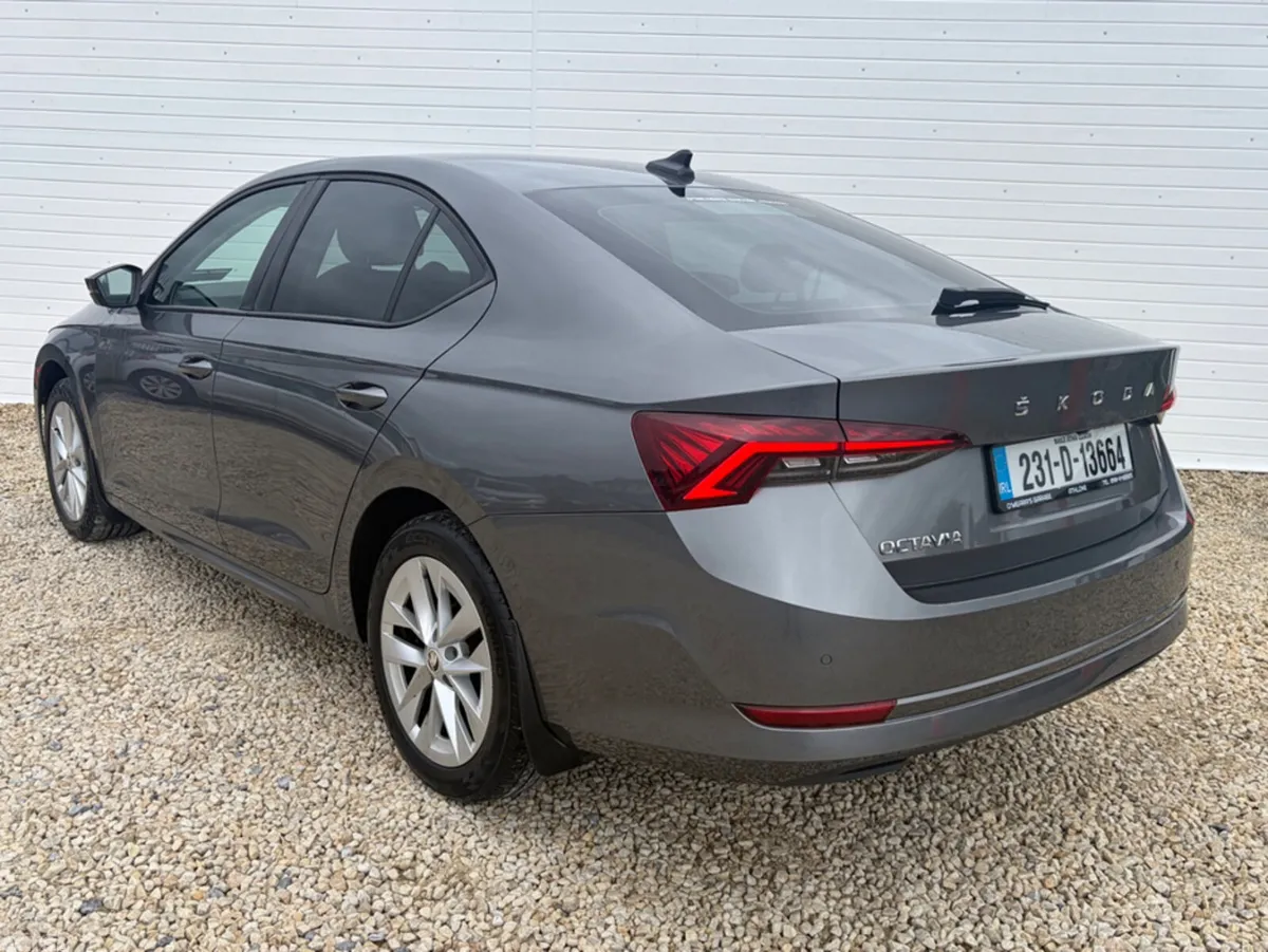 Skoda Octavia Hatchback, Diesel, 2023, Grey