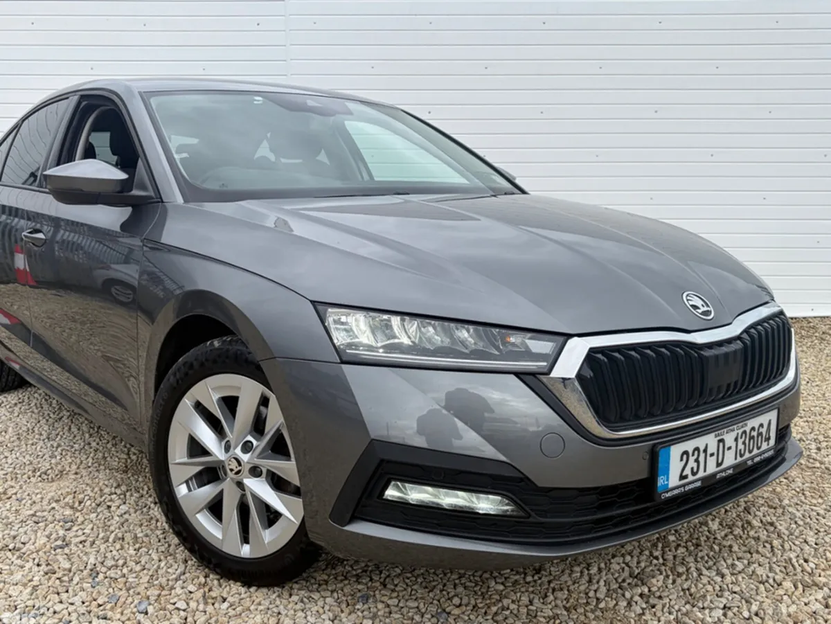 Skoda Octavia Hatchback, Diesel, 2023, Grey