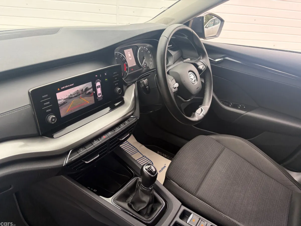 Skoda Octavia Hatchback, Diesel, 2023, Grey