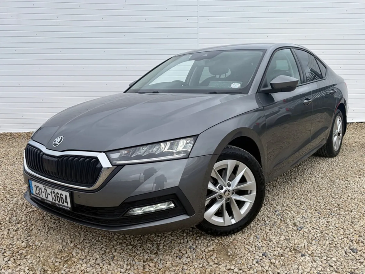 Skoda Octavia Hatchback, Diesel, 2023, Grey