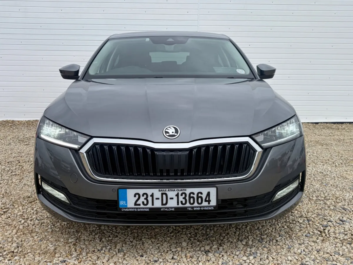 Skoda Octavia Hatchback, Diesel, 2023, Grey