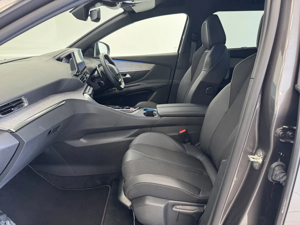 Peugeot 5008 MPV, Petrol Hybrid, 2024, Grey
