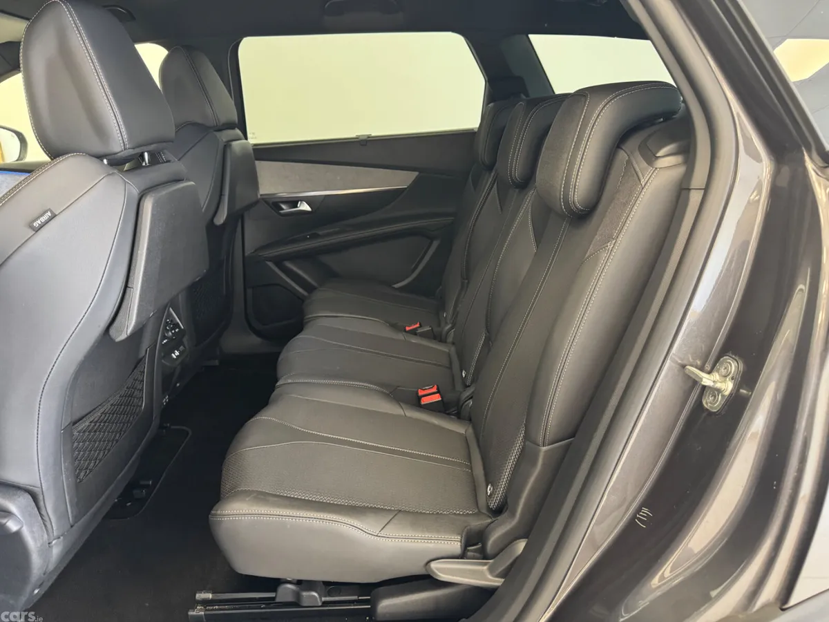 Peugeot 5008 MPV, Petrol Hybrid, 2024, Grey