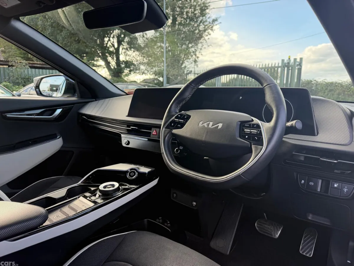 Kia EV6 Hatchback, Electric, 2023, White