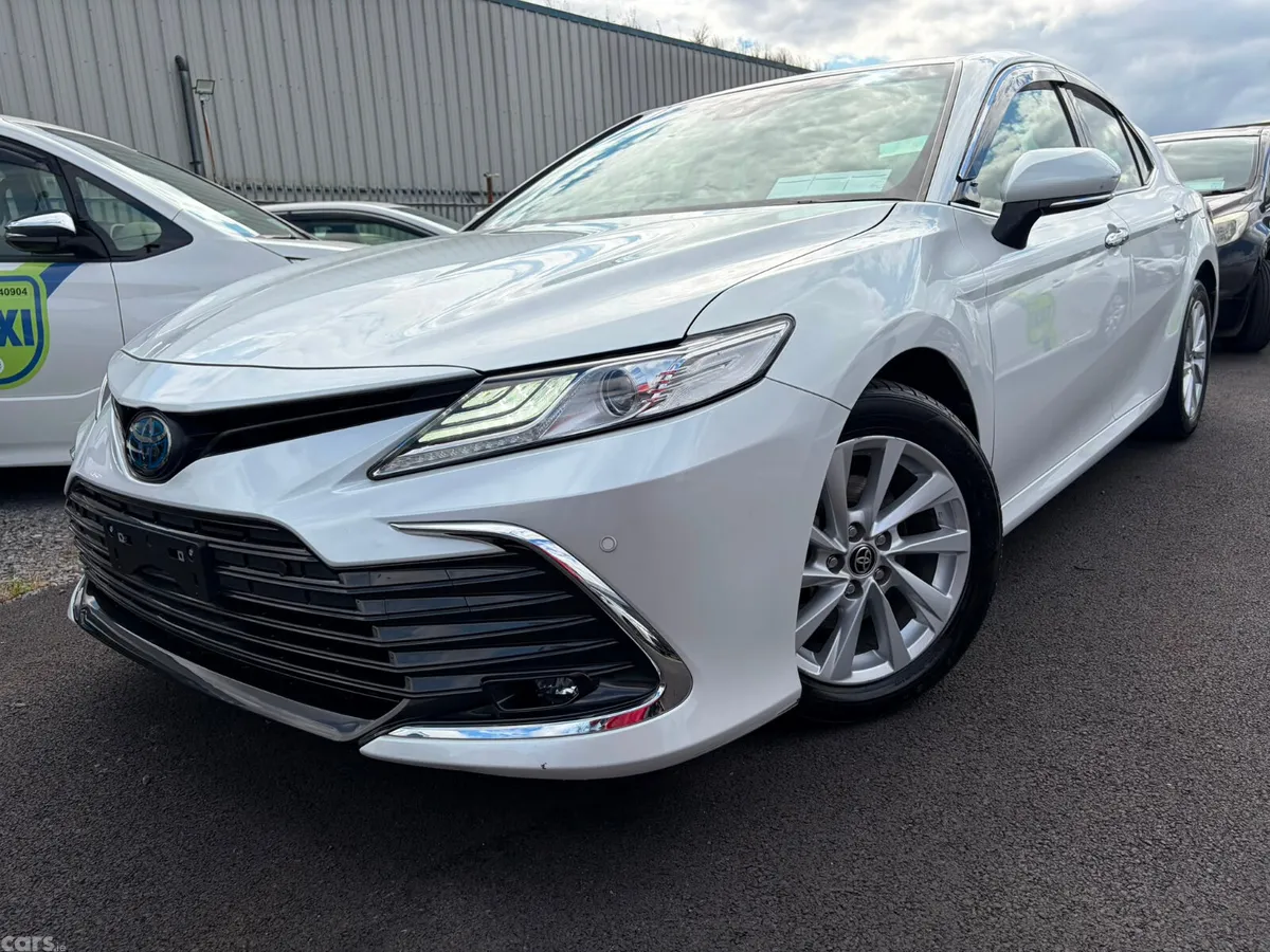 Toyota Camry Saloon, Petrol Hybrid, 2021, White