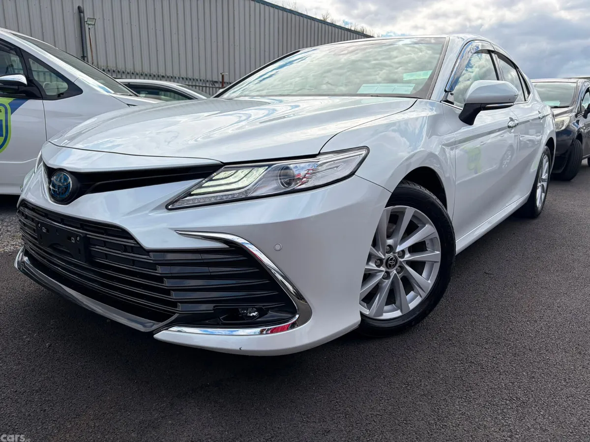 Toyota Camry Saloon, Petrol Hybrid, 2021, White