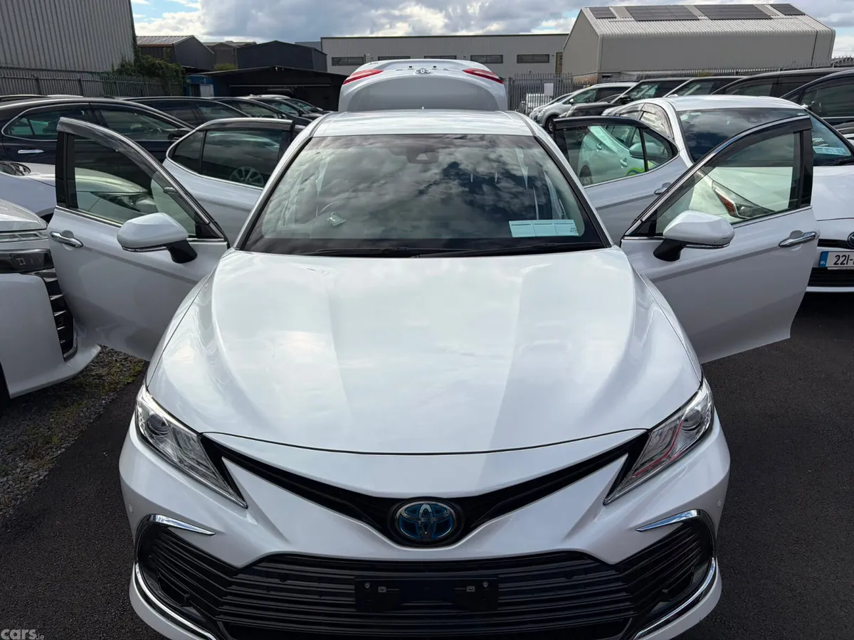 Toyota Camry Saloon, Petrol Hybrid, 2021, White