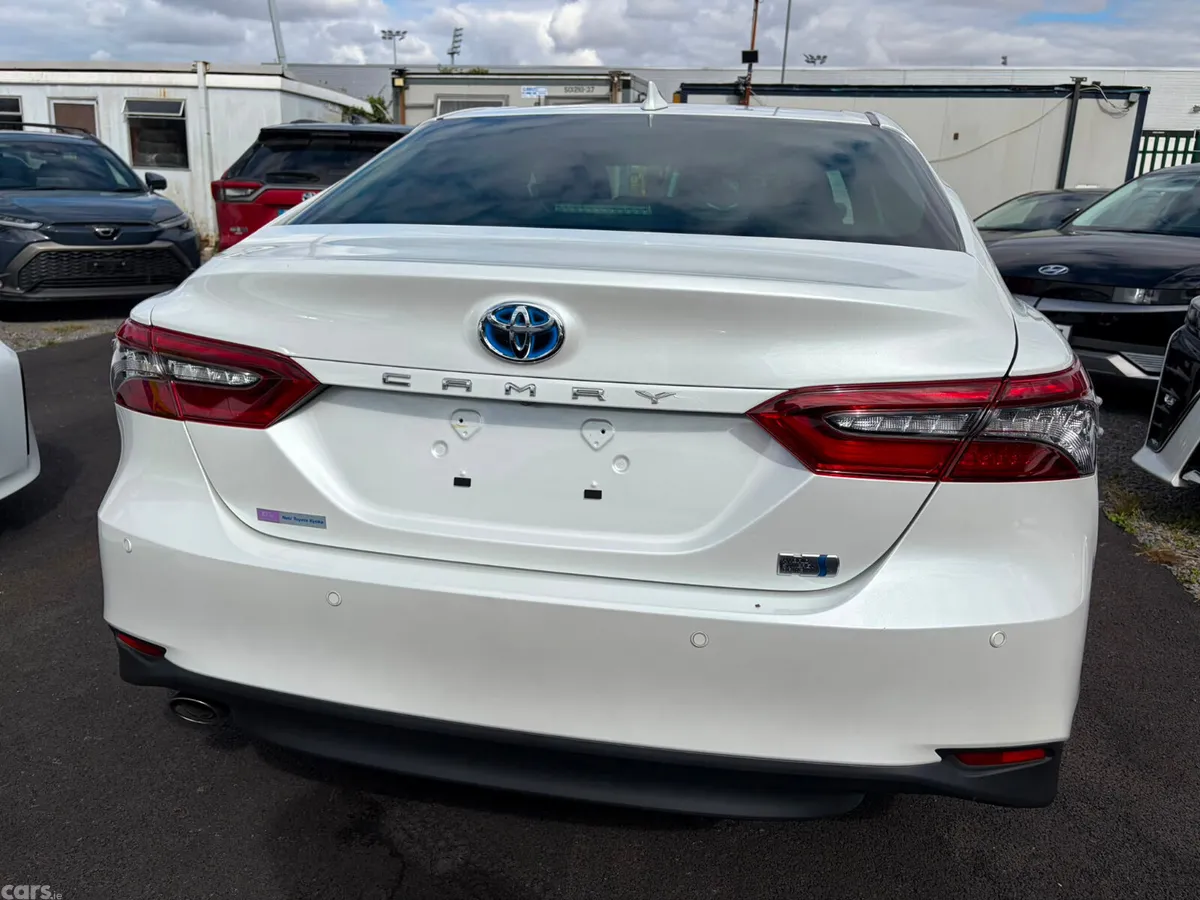 Toyota Camry Saloon, Petrol Hybrid, 2021, White