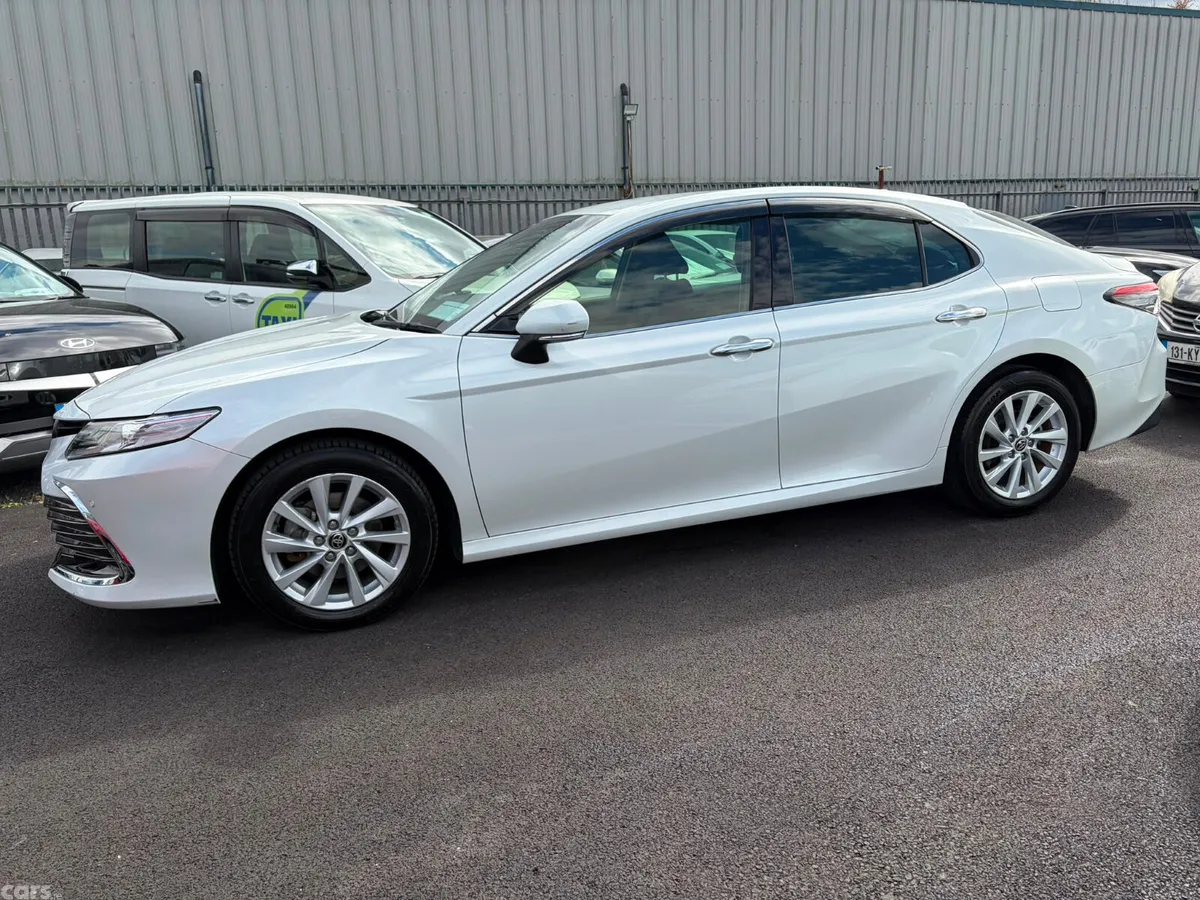 Toyota Camry Saloon, Petrol Hybrid, 2021, White