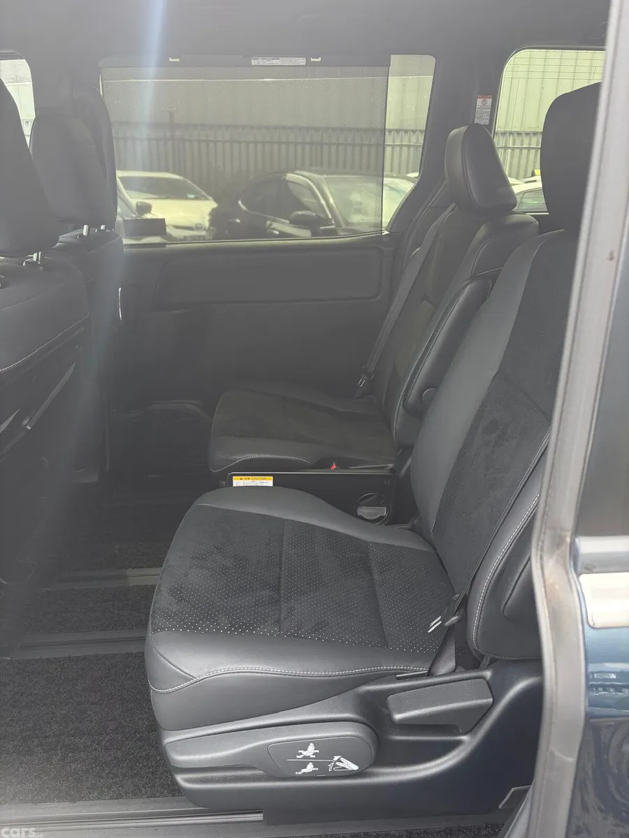 Toyota Voxy MPV, Petrol Hybrid, 2021, Blue