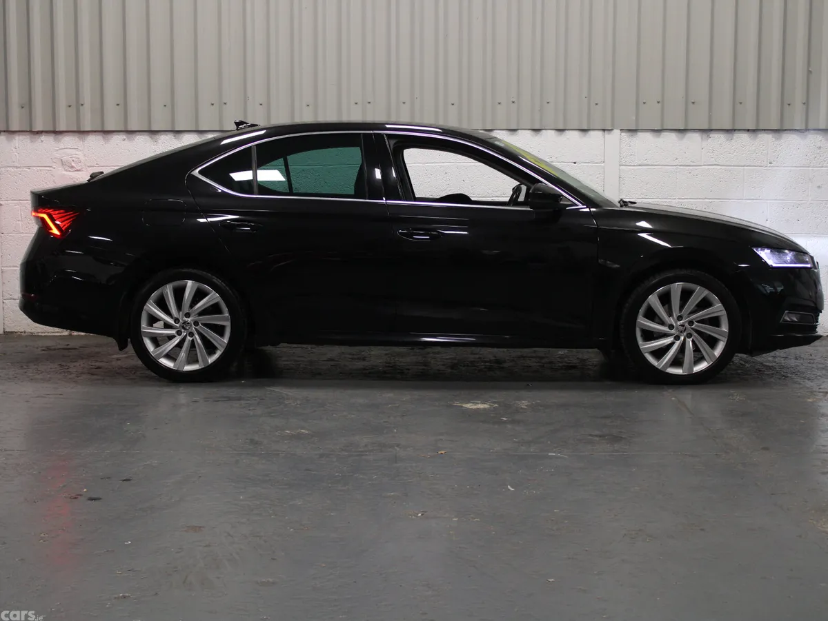 Skoda Octavia Saloon, Diesel, 2023, Black