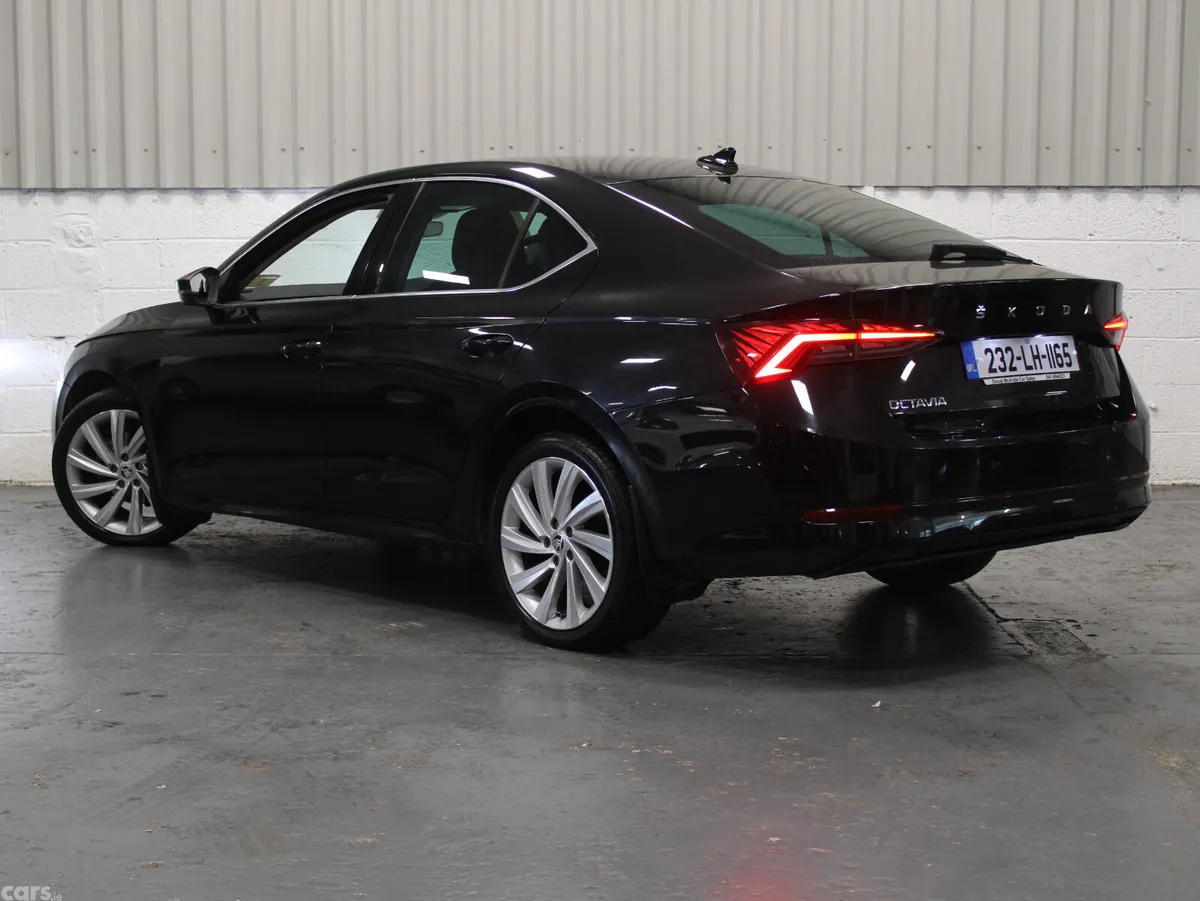 Skoda Octavia Saloon, Diesel, 2023, Black