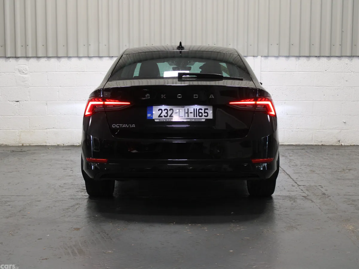 Skoda Octavia Saloon, Diesel, 2023, Black