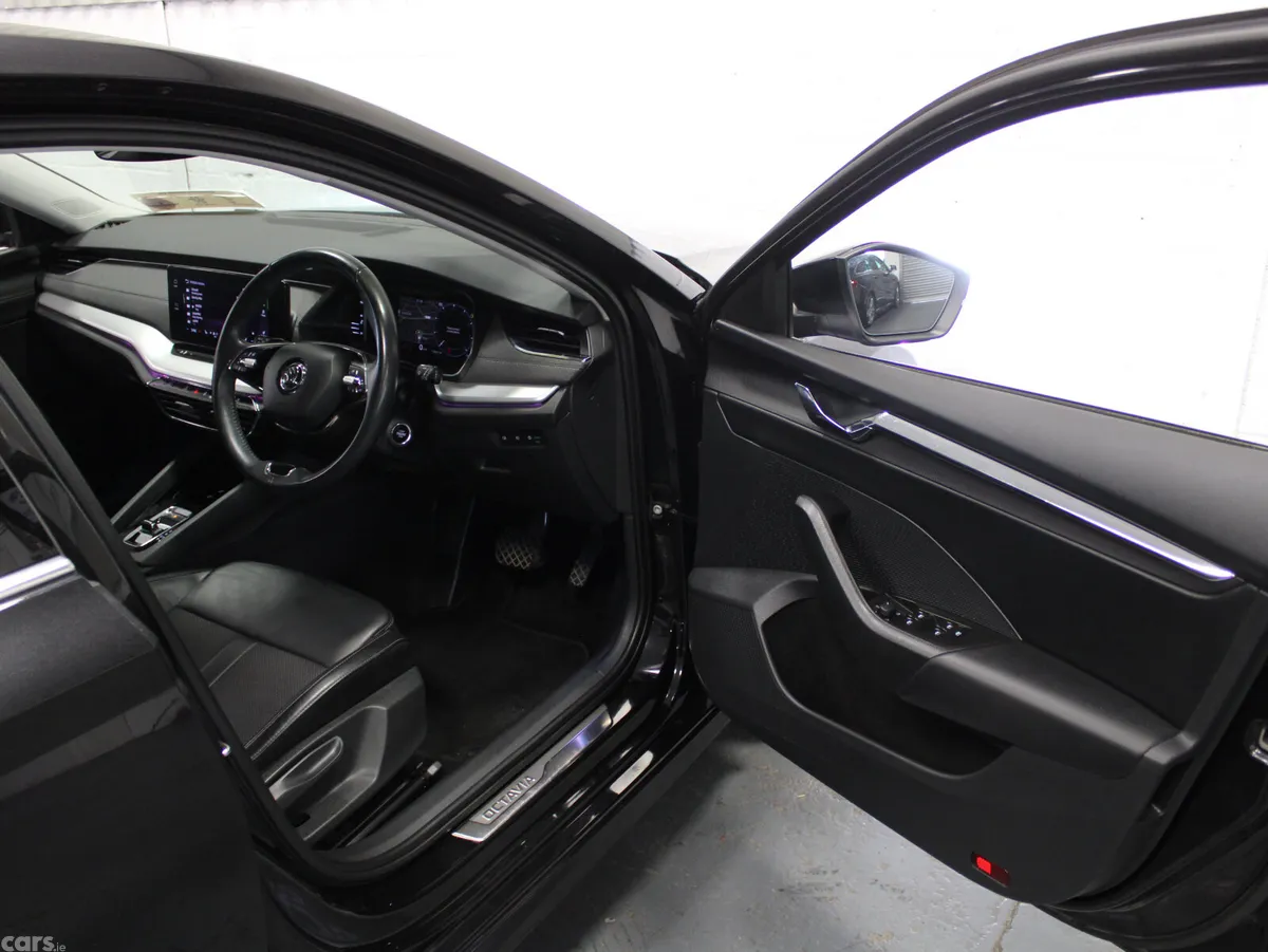 Skoda Octavia Saloon, Diesel, 2023, Black