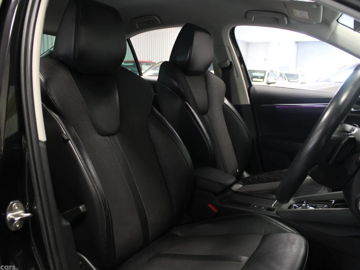 Skoda Octavia Saloon, Diesel, 2023, Black