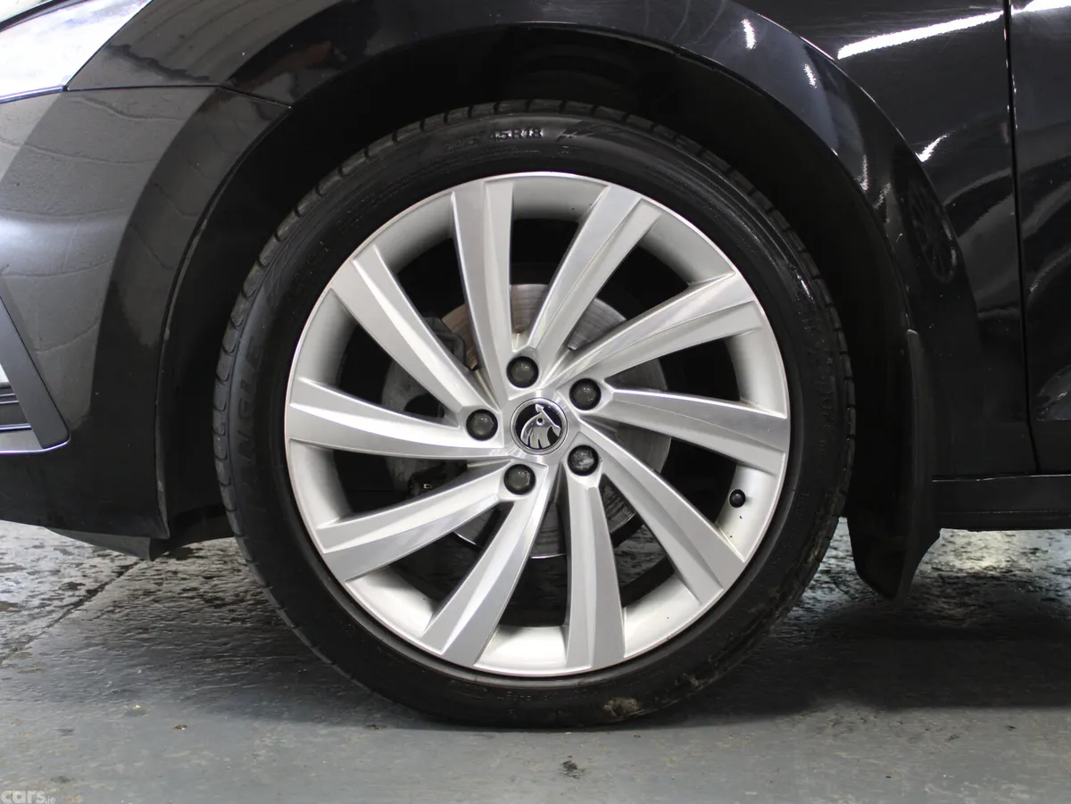Skoda Octavia Saloon, Diesel, 2023, Black