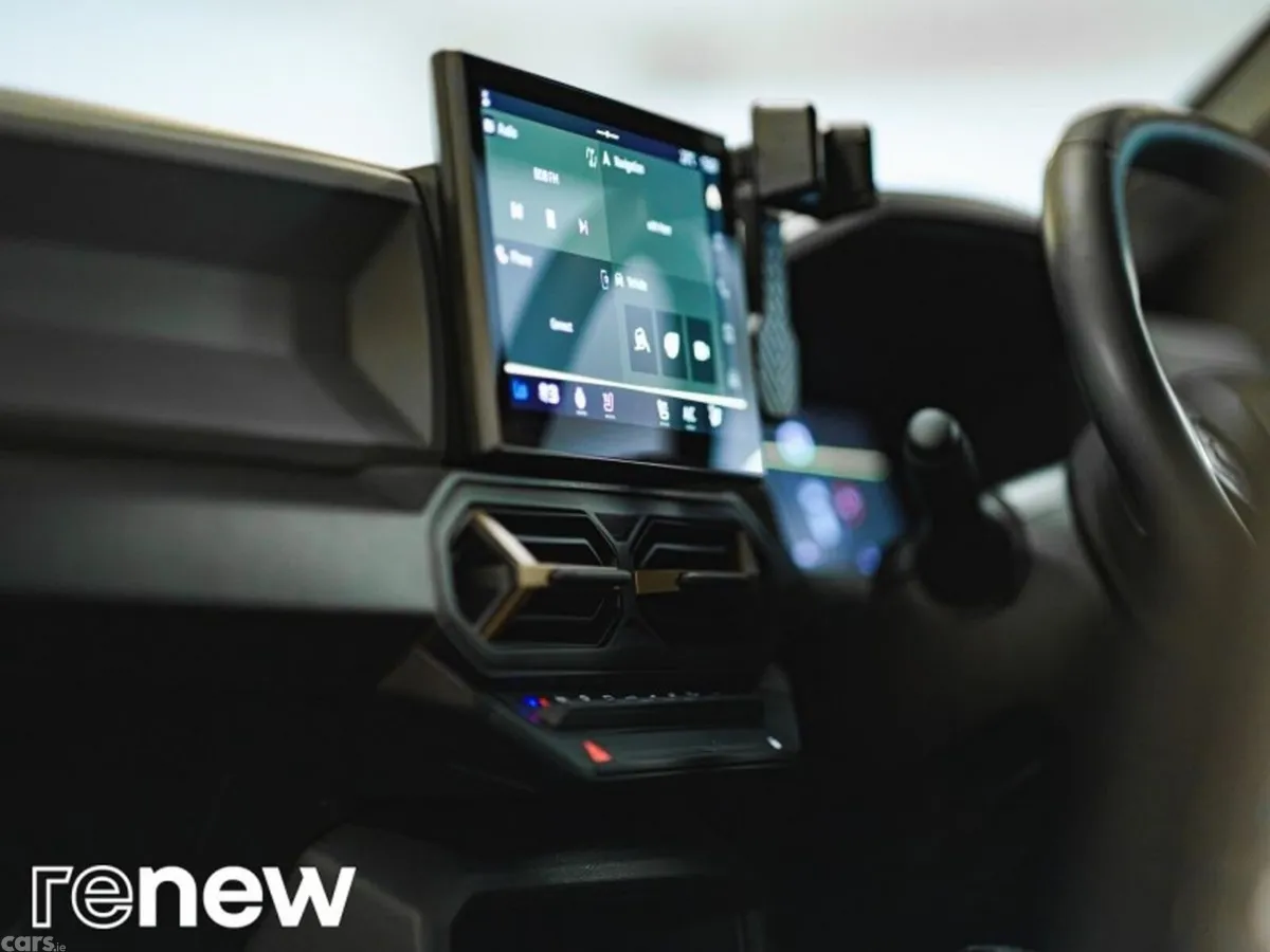 Dacia Duster SUV, Petrol Hybrid, 2025, Grey