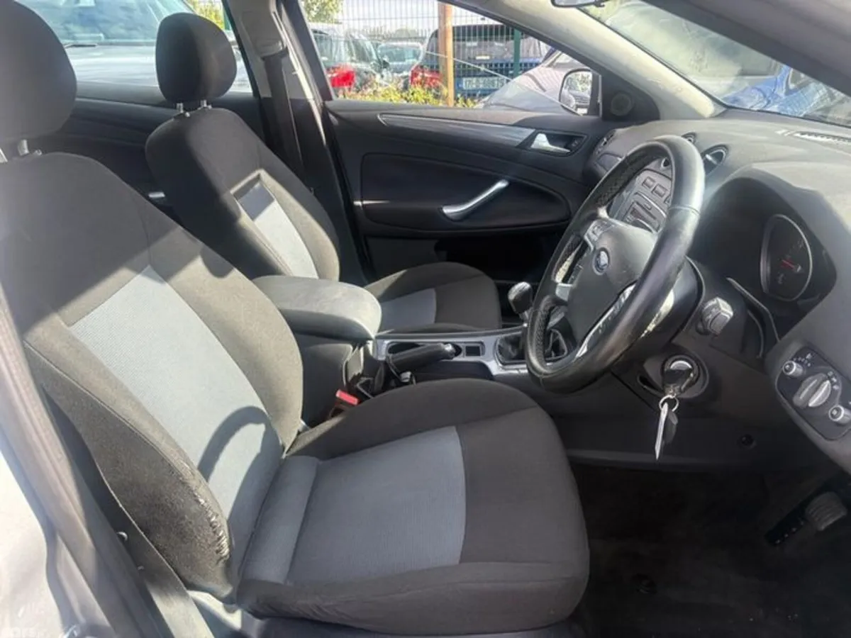 Ford Mondeo Saloon, Diesel, 2013, Silver