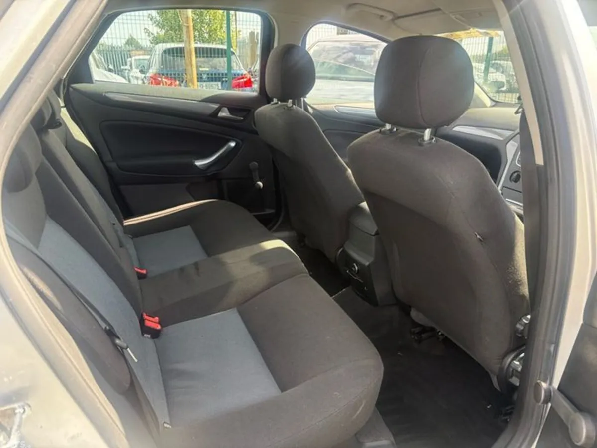 Ford Mondeo Saloon, Diesel, 2013, Silver