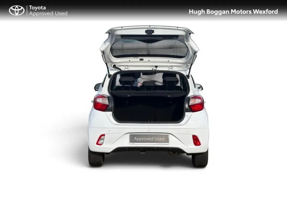 Hyundai i10 Hatchback, Petrol, 2024, White