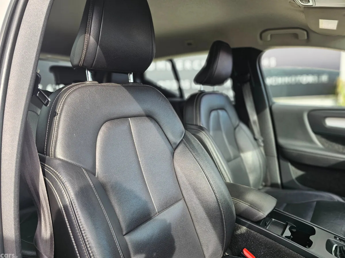 Volvo XC40 SUV, Diesel, 2019, White