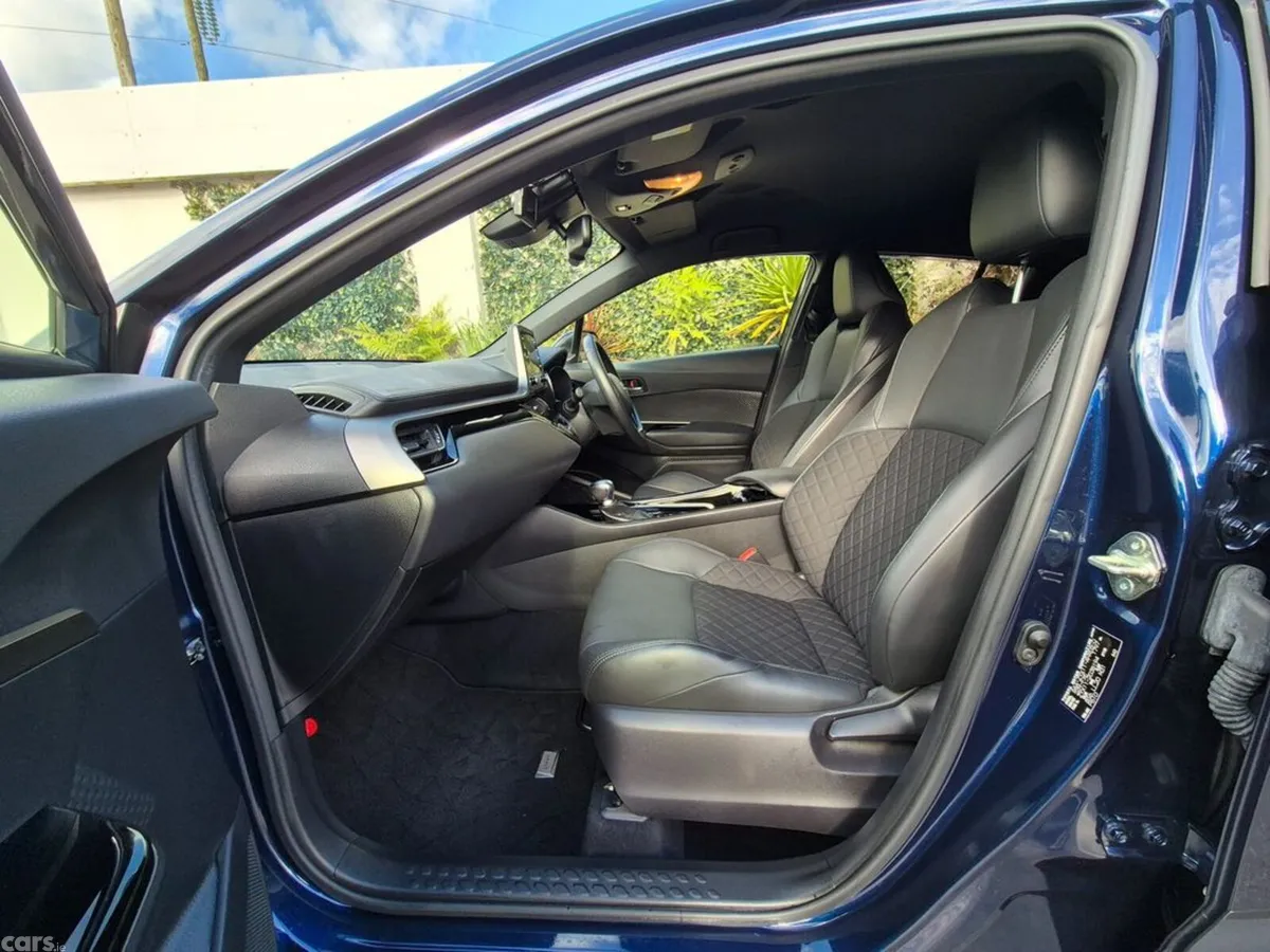 Toyota C-HR SUV, Petrol Hybrid, 2021, Blue