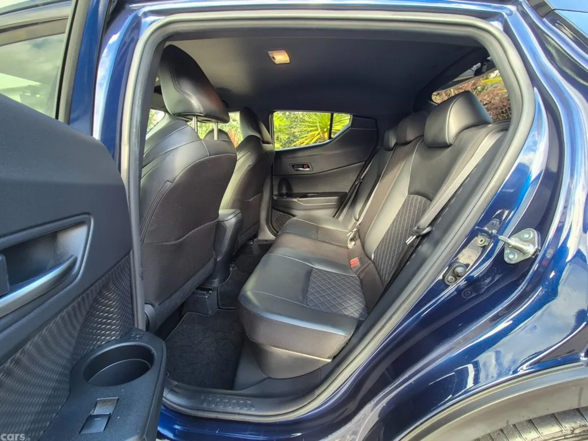 Toyota C-HR SUV, Petrol Hybrid, 2021, Blue