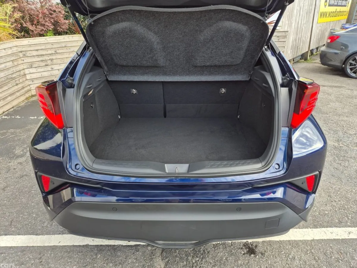 Toyota C-HR SUV, Petrol Hybrid, 2021, Blue