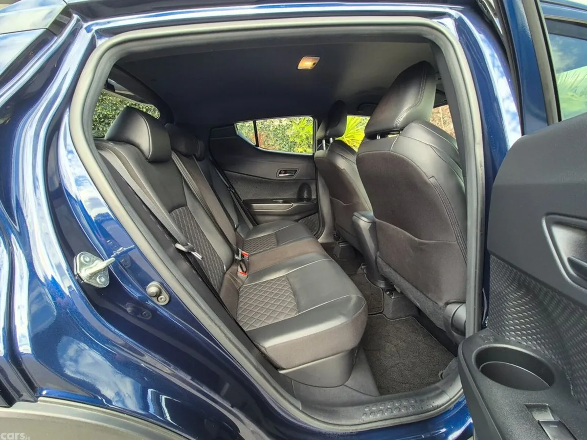 Toyota C-HR SUV, Petrol Hybrid, 2021, Blue