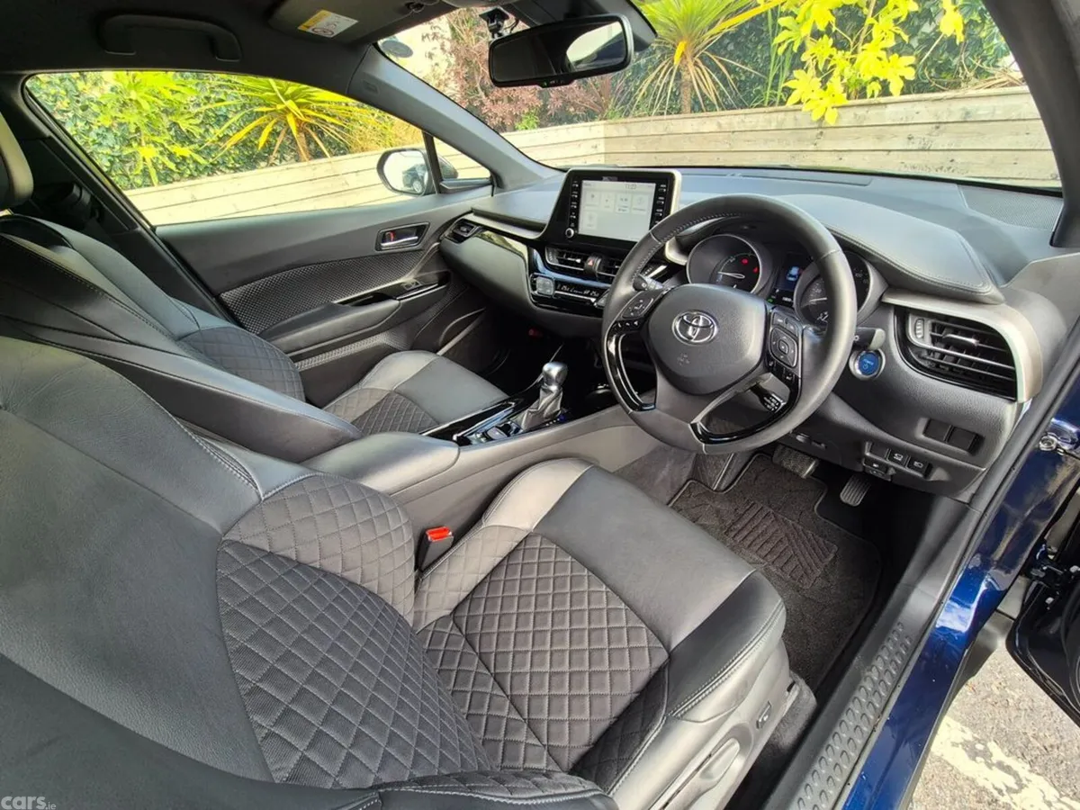 Toyota C-HR SUV, Petrol Hybrid, 2021, Blue