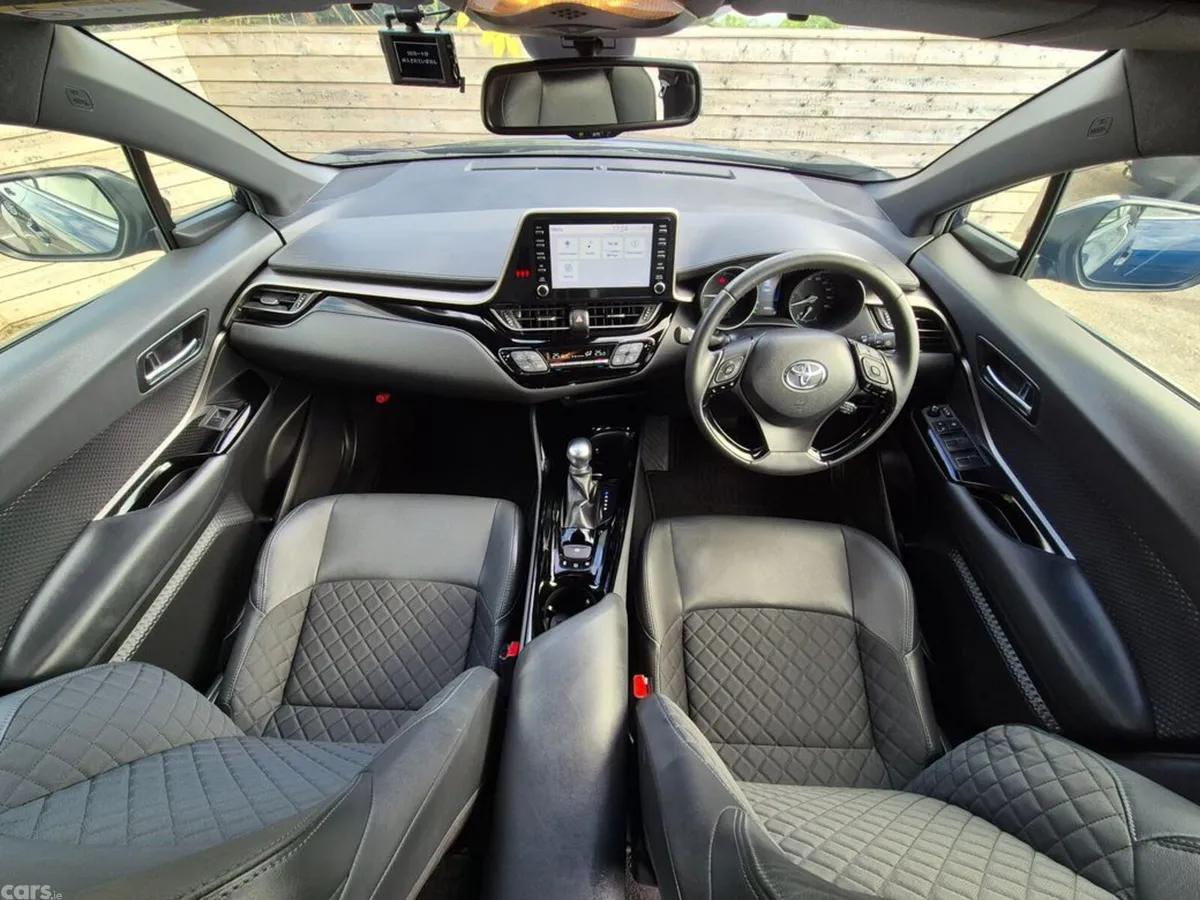 Toyota C-HR SUV, Petrol Hybrid, 2021, Blue