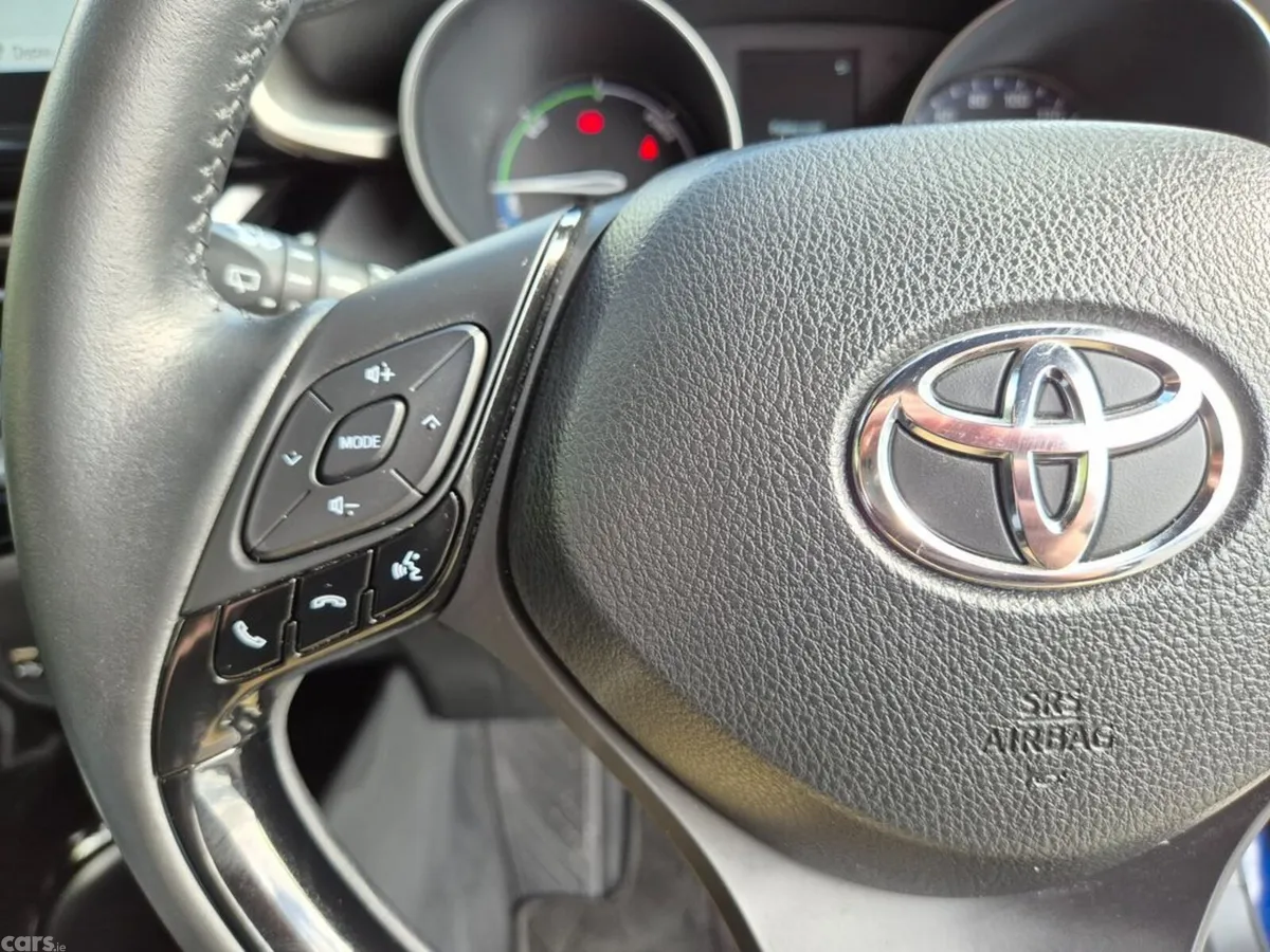 Toyota C-HR SUV, Petrol Hybrid, 2021, Blue