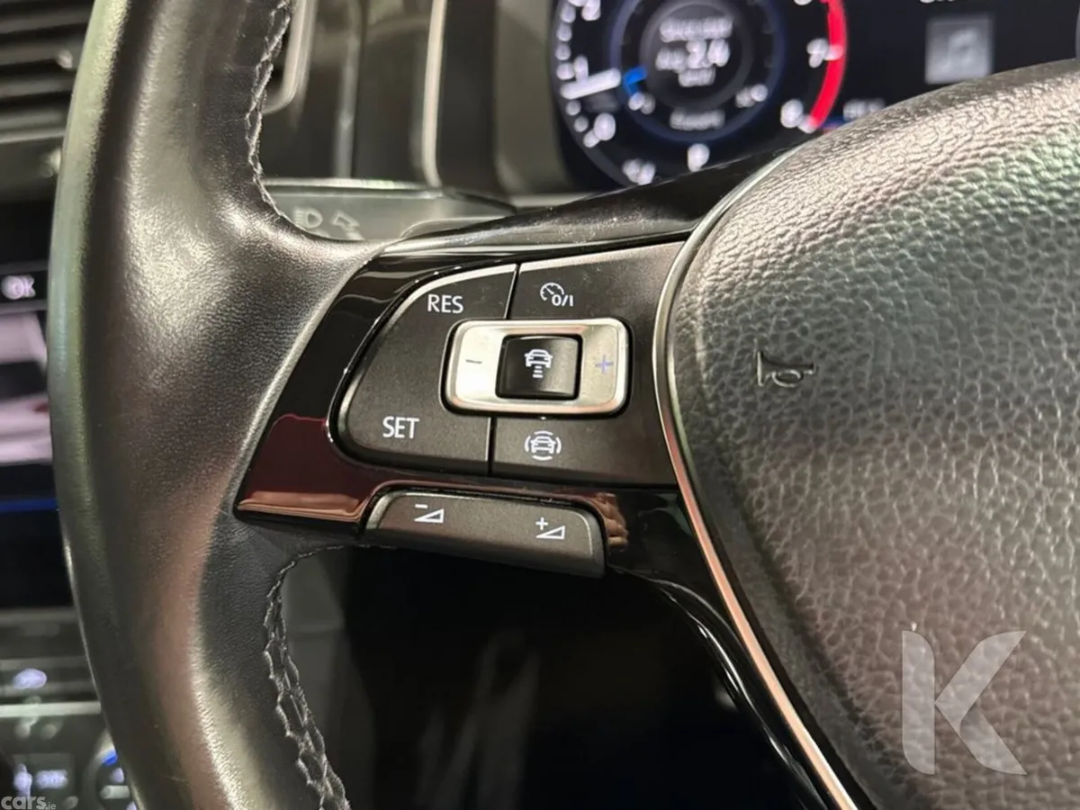 Volkswagen Golf Hatchback, Petrol, 2019, Red
