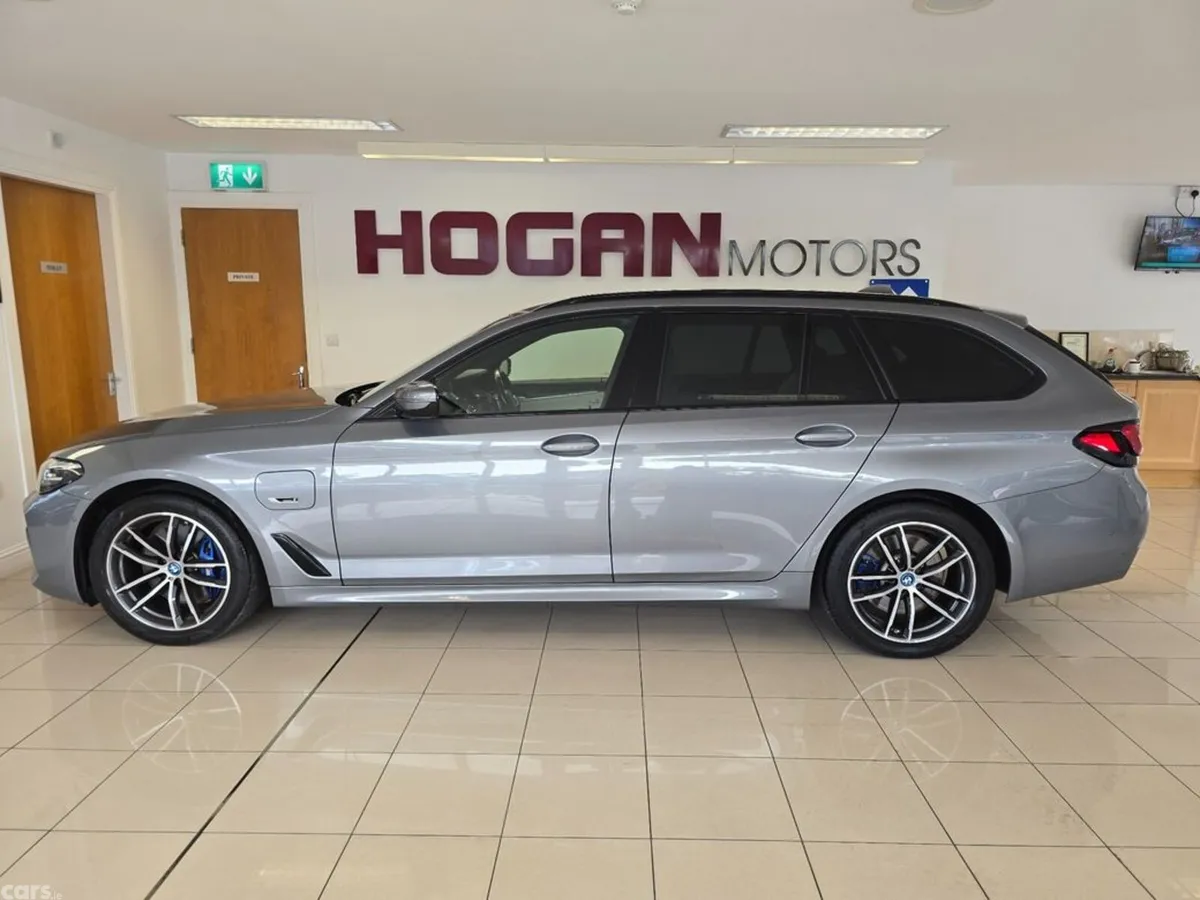 BMW 5-Series Estate, Petrol Plug-in Hybrid, 2023, Grey