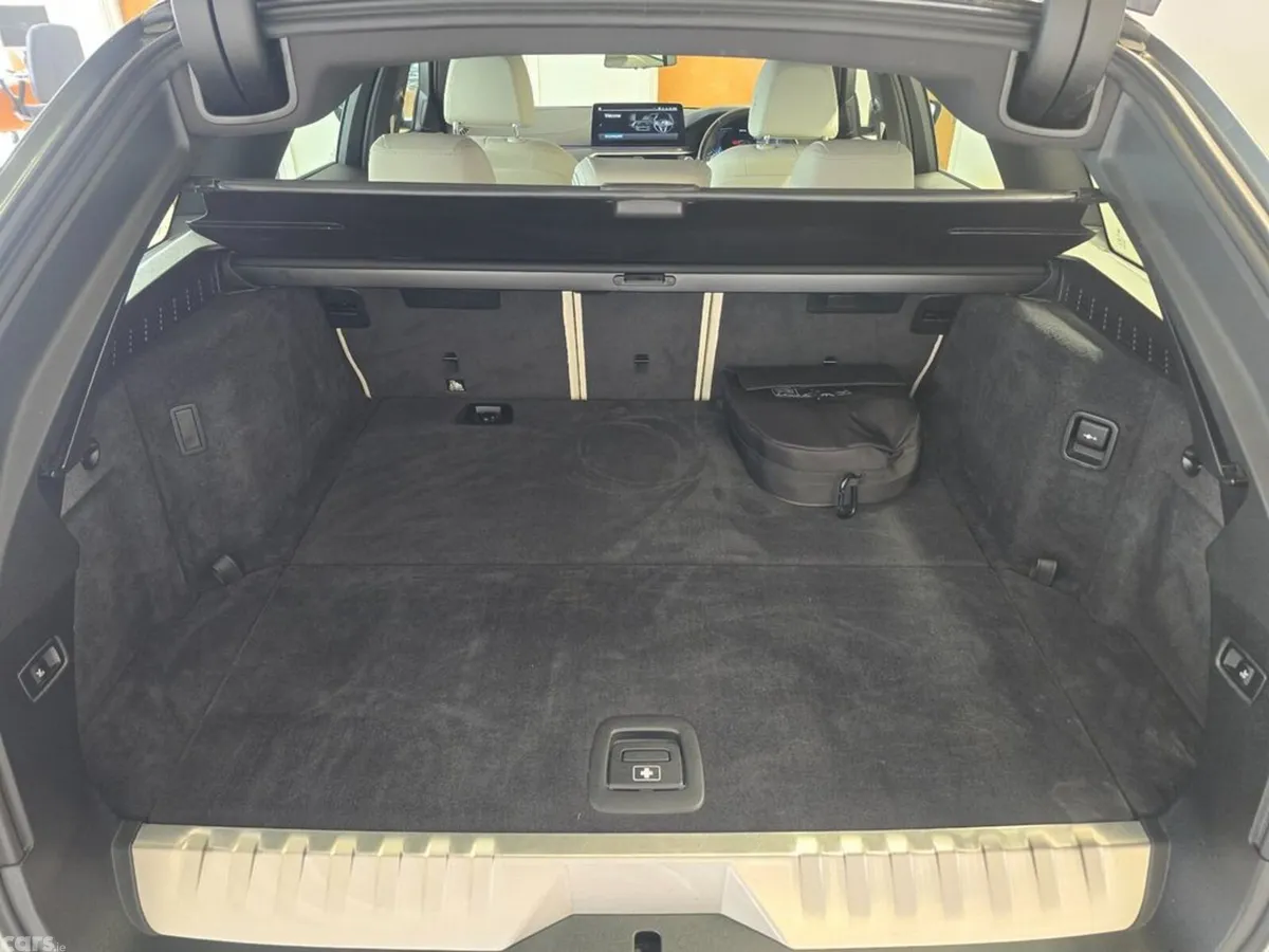 BMW 5-Series Estate, Petrol Plug-in Hybrid, 2023, Grey