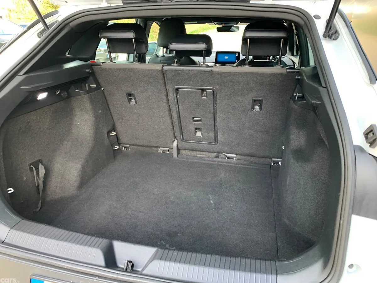 Volkswagen ID.4 Hatchback, Electric, 2022, White