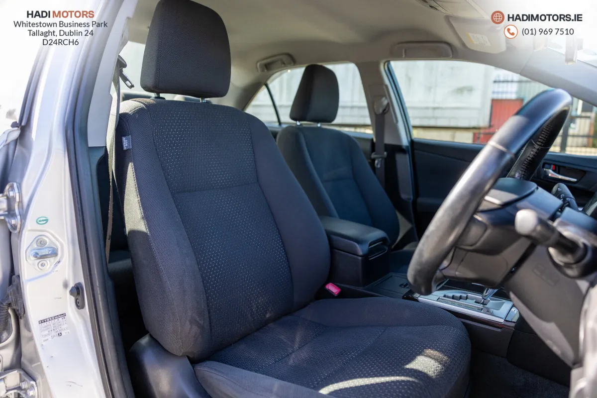 Toyota Camry Saloon, Petrol Hybrid, 2012, Silver