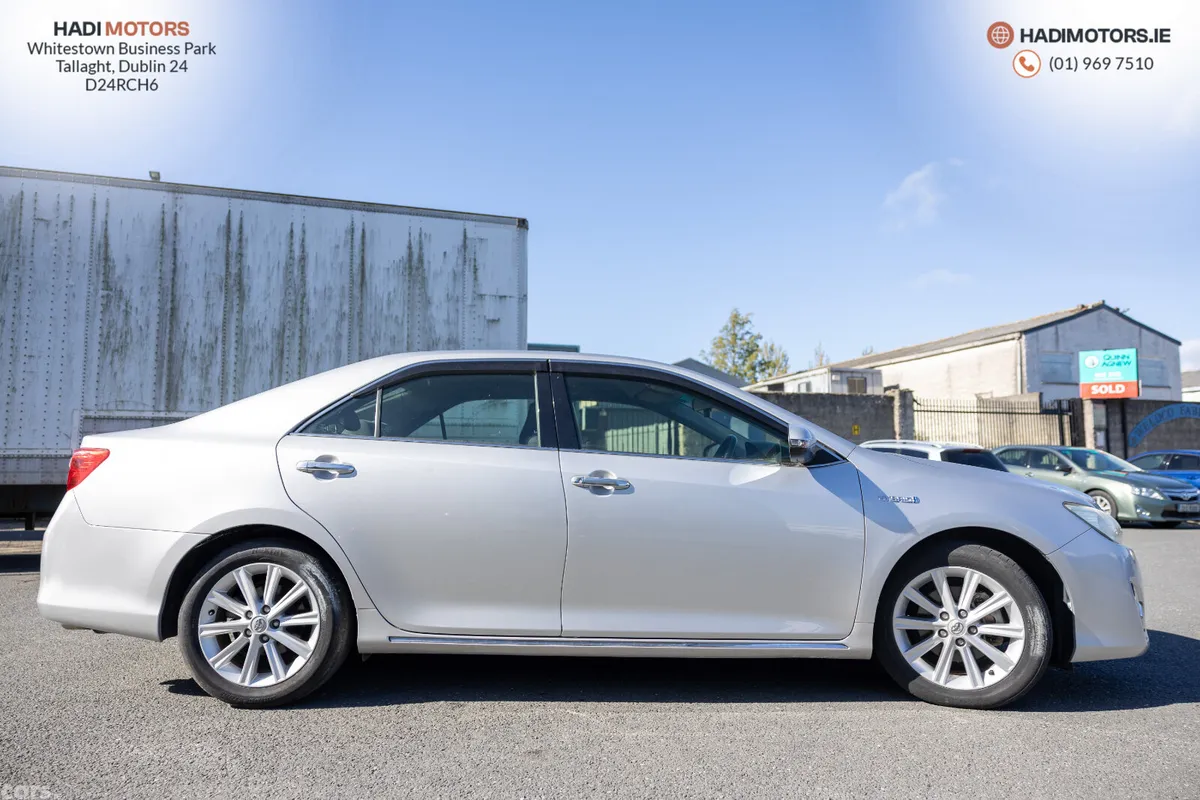 Toyota Camry Saloon, Petrol Hybrid, 2012, Silver