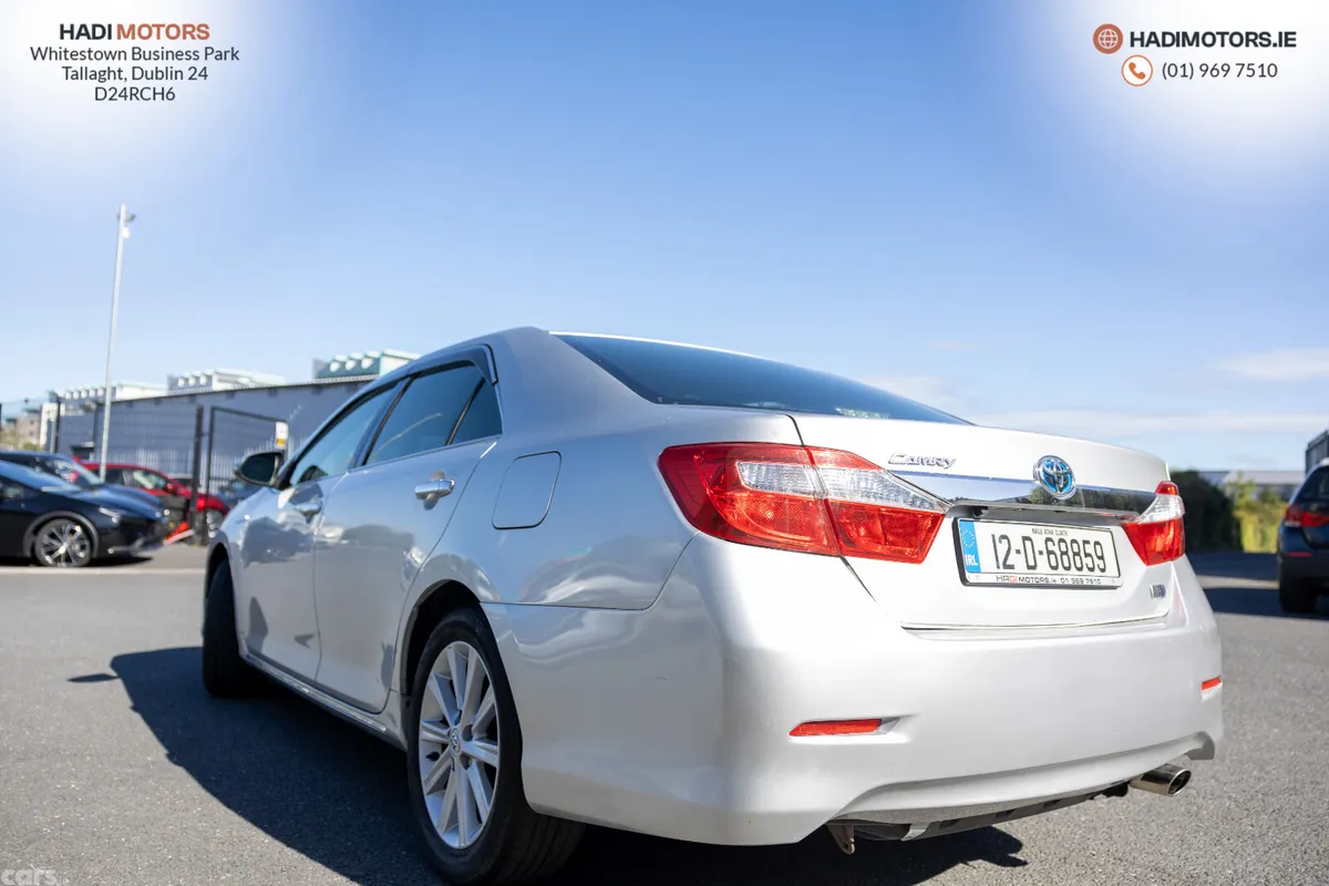 Toyota Camry Saloon, Petrol Hybrid, 2012, Silver