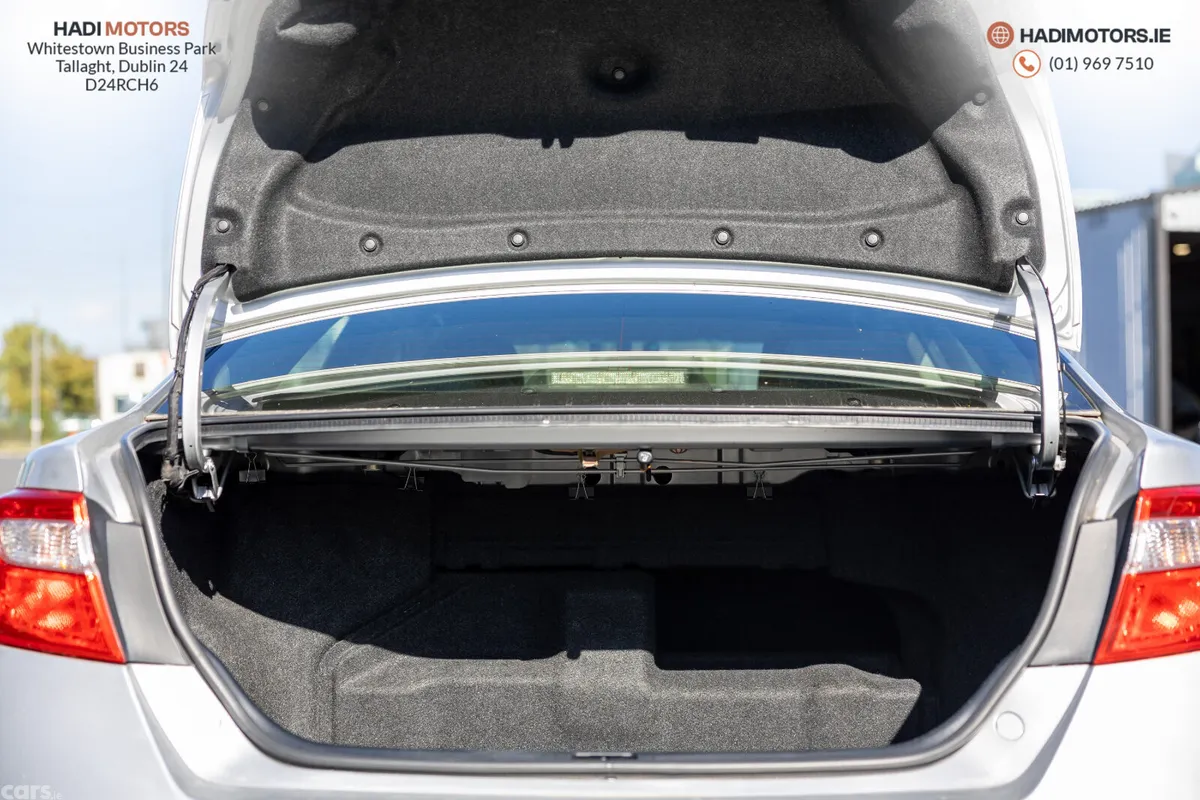 Toyota Camry Saloon, Petrol Hybrid, 2012, Silver