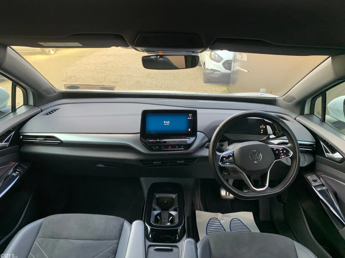 Volkswagen ID.4 Hatchback, Electric, 2022, White